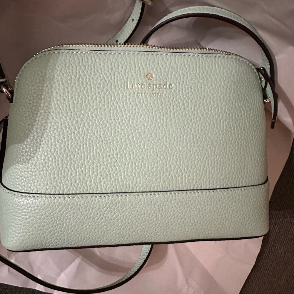 NWT Kate Spade Hanna crossbody
Has adjustable strap
Pebbled leather
mint green - Picture 1 of 7